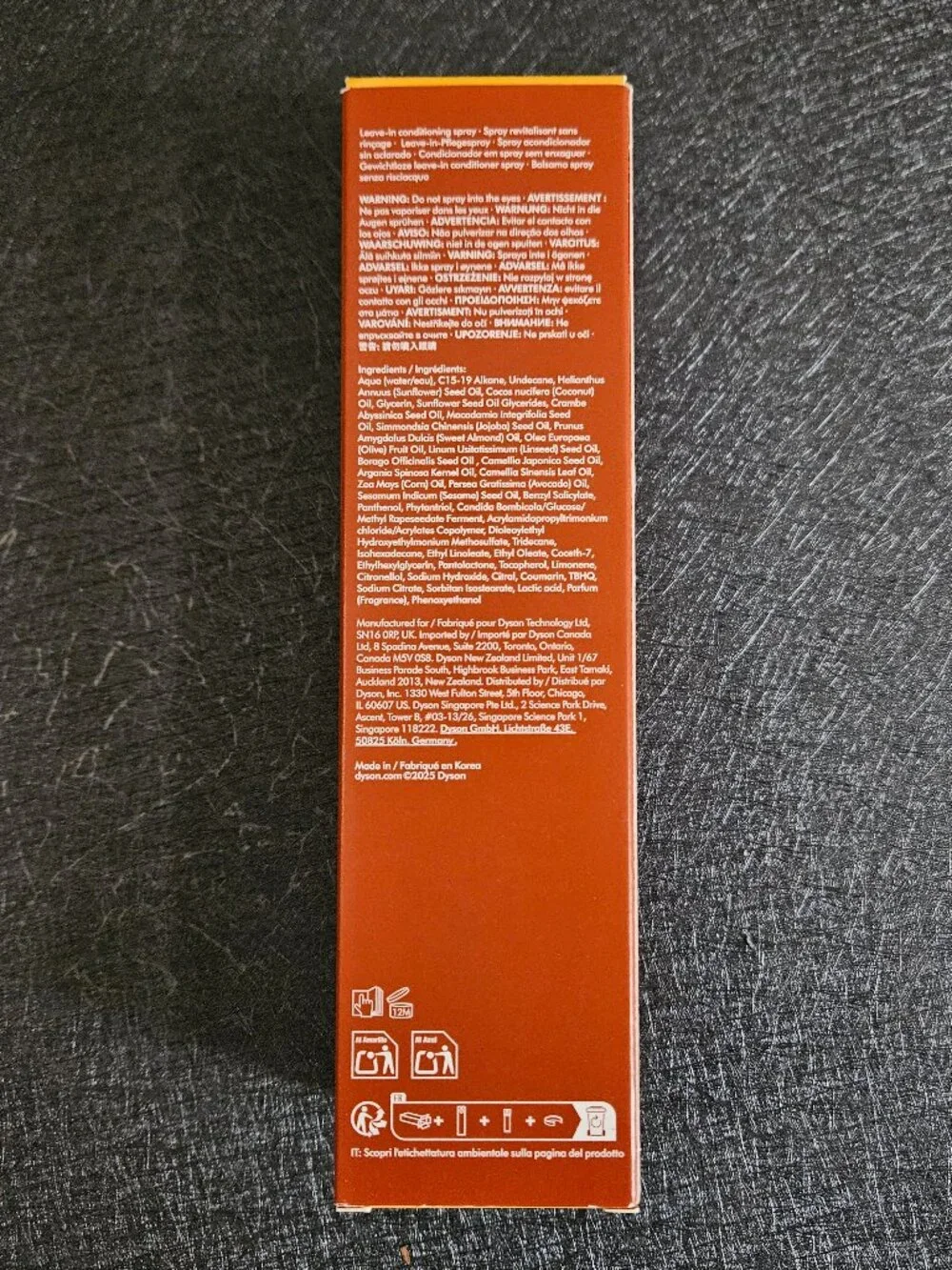 Dyson Omega™ Leave-In Conditioner Spray - Picture 4 of 9